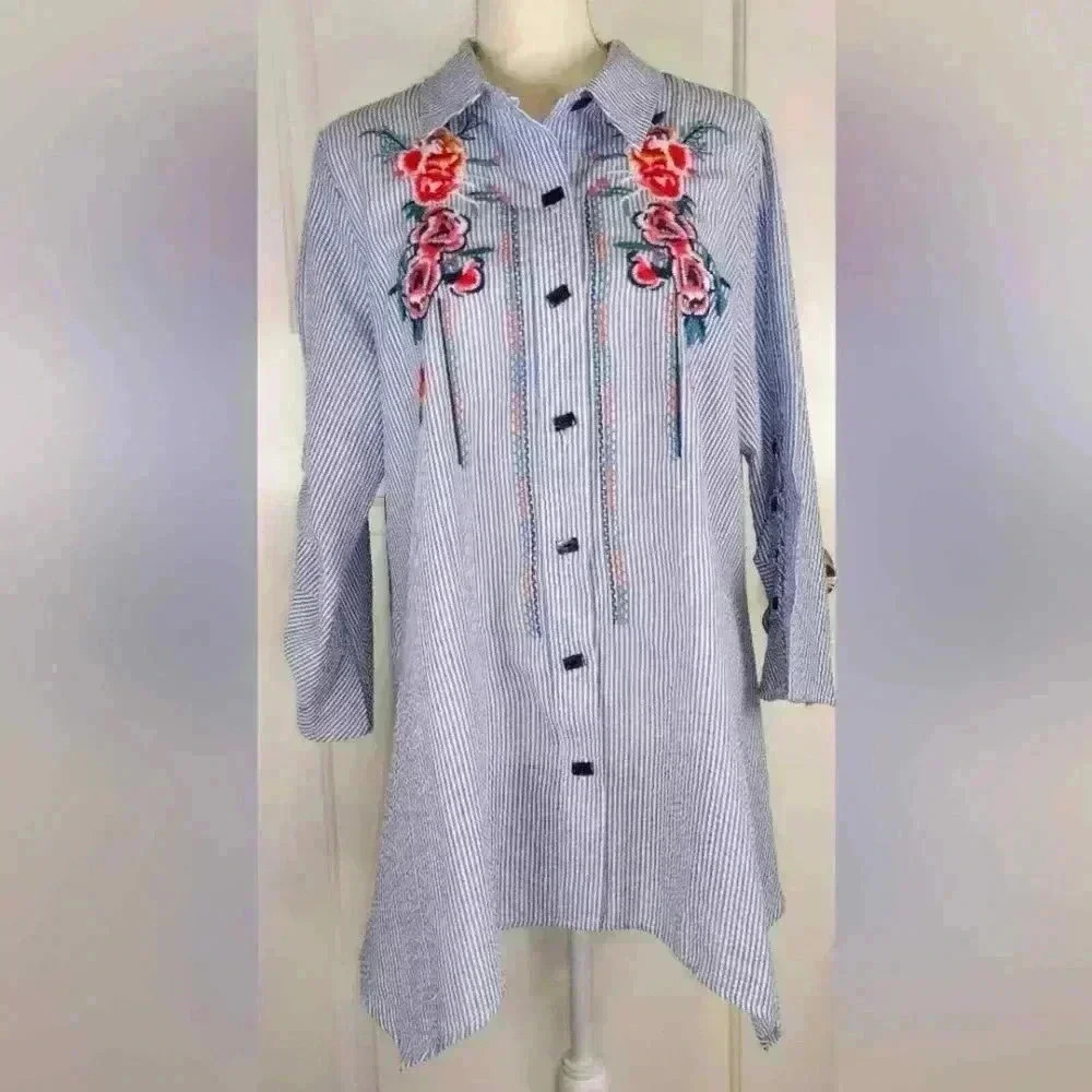 Calevas Women XL Blue Seersucker Mixed Media Floral Embroidered Tunic Shirt